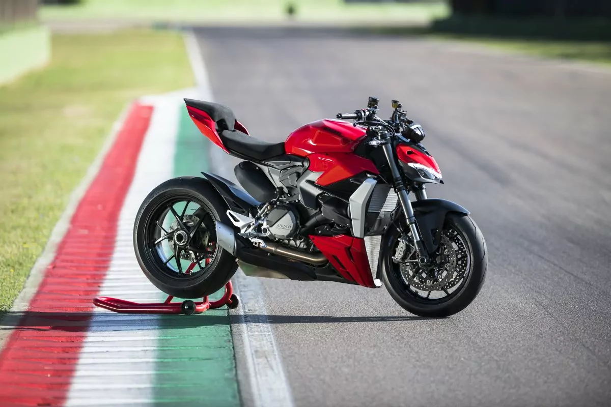 Ducati-Streetfighter-V2-2022-1